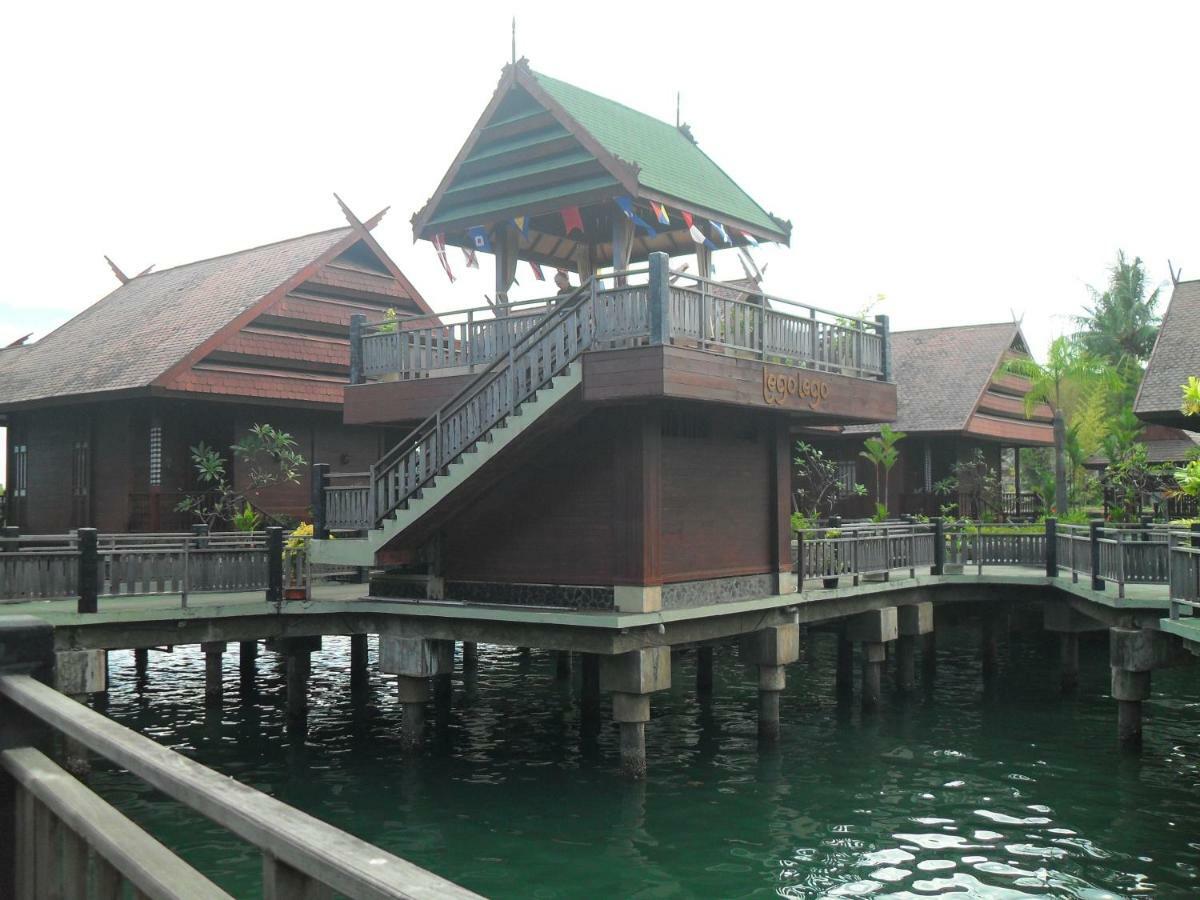 Hotel Pantai Gapura Makassar Buitenkant foto