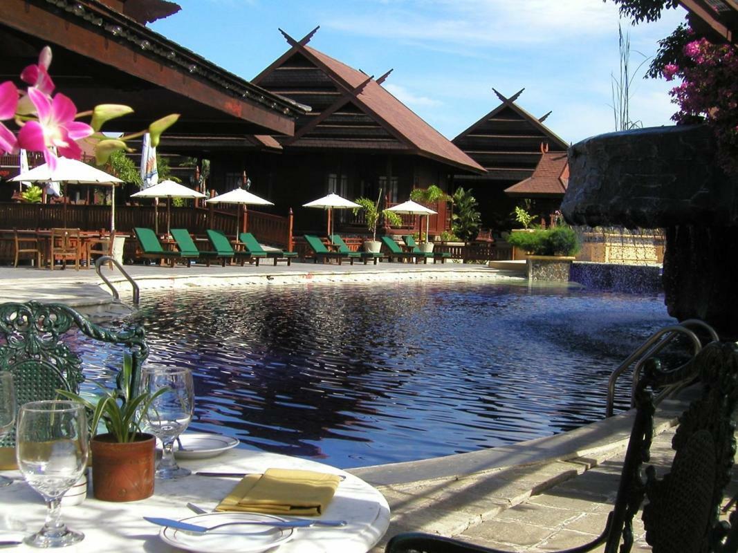 Hotel Pantai Gapura Makassar Buitenkant foto