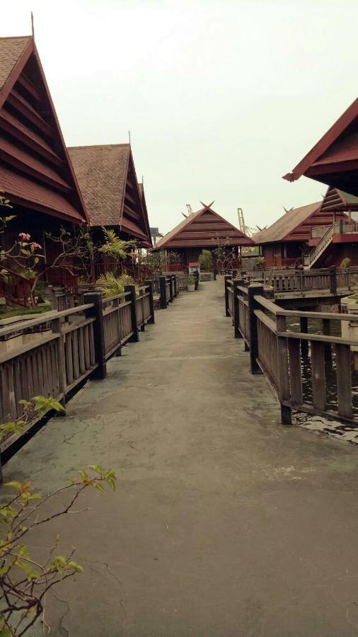 Hotel Pantai Gapura Makassar Buitenkant foto