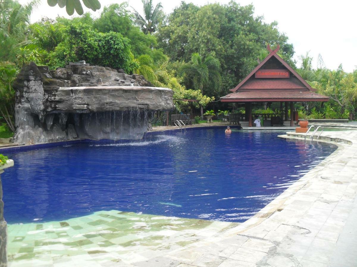 Hotel Pantai Gapura Makassar Buitenkant foto